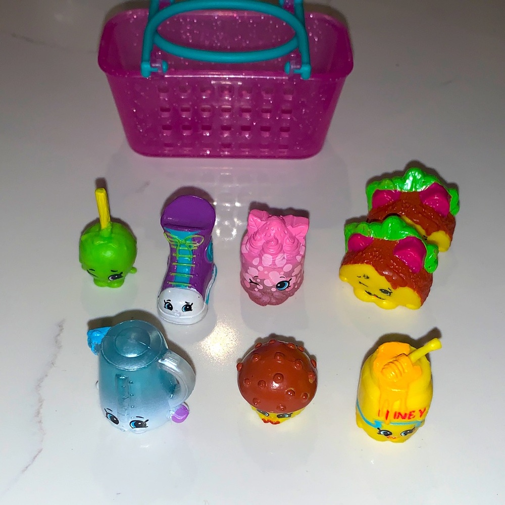 Shopkins mixed lot season 2 & 3 ( set of 8 shopkins plus basket )